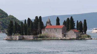 Svete Dorde - Mayıs 2017 - svete dorde Körfezi Kotor, Karadağ'küçük bir kayalık adada küçük kilise