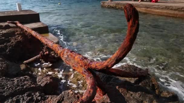 黑山海岸旧锈锚 — 图库视频影像