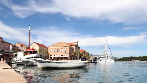 Hafen Von Stari Grad Den Frühen Morgenstunden Einer Stadt Auf — Stockvideo