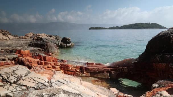 Hermosa Escena Playa Croacia Con Impresionantes Aguas Cristalinas Del Mar — Vídeo de stock