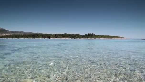 Hermosa Escena Playa Croacia Con Impresionantes Aguas Cristalinas Del Mar — Vídeos de Stock