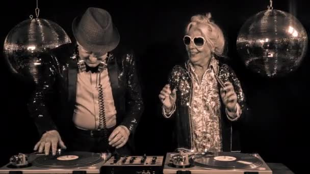 Babcia Dziadek Starsza Para Imprezowanie Disco Ustawienie — Wideo stockowe
