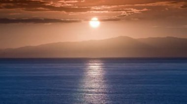 Sabah deniz horizon, Akdeniz, Sicilya ile gündoğumu görünümünü