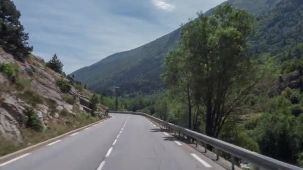 Kamera Der Front Eines Geländewagens Der Durch Die Straße Berga — Stockvideo