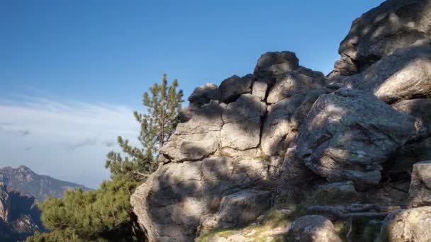 フランス コルシカ島でエイギールズ Bavella 峡谷の岩のスパイクの時間経過 — ストック動画