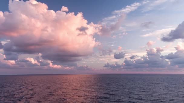 Hermoso Amanecer Horizonte Mar Filmado Desde Barco Mediterráneo — Vídeo de stock