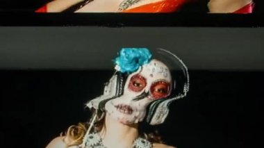 özel tasarlanmış şeker kafatası Meksika gün ölü yüz makyaj güzel kadınla, kasıtlı video statik ve bozulma vermek için çeşitli etkileri ile bu sürümü çalıştırın