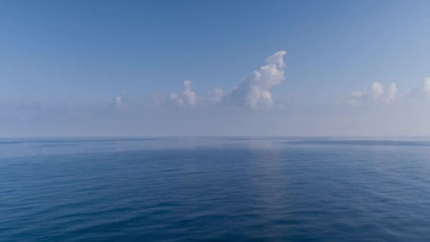 Una Bellissima Alba All Orizzonte Mare Filmata Una Barca Nel — Video Stock