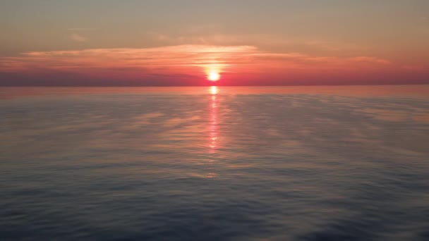 Hermoso Amanecer Horizonte Mar Filmado Desde Barco Mediterráneo — Vídeos de Stock