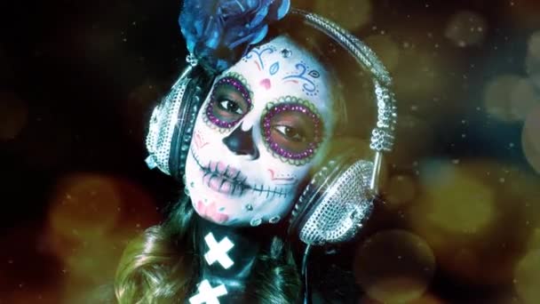 szép nő, egyéni tervezett candy koponya mexikói napján a halott arca töltsük fel a fekete háttér