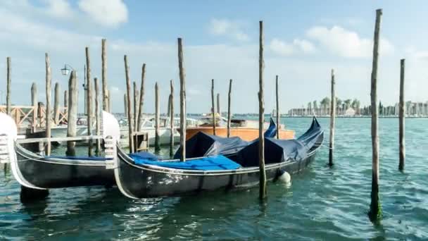 Tiros Góndolas Canal Ciudad Venecia — Vídeo de stock