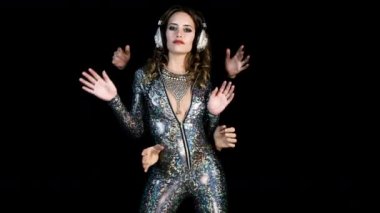 Seksi kadınla dans gizemli sihirli eller