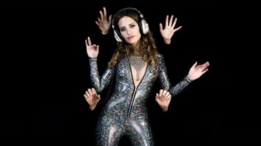 Seksi kadınla dans gizemli sihirli eller