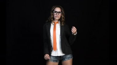 Gizemli eller yavaş yavaş Sekreter giysili kadın soyunurken