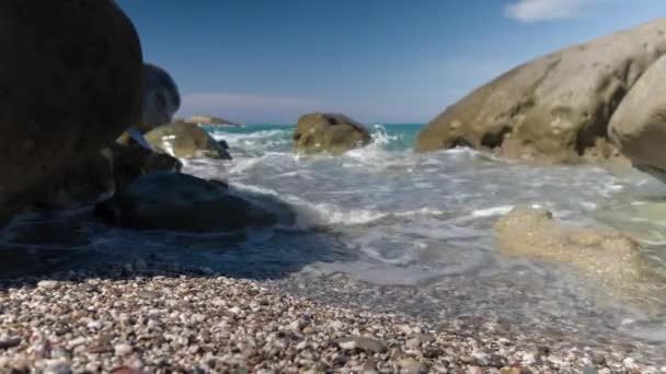 Playa Guijarros Mar Mediterráneo Con Islas Eolias Sicilia Italia — Vídeos de Stock