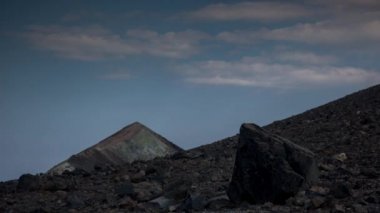 Vulcano Adası Sicilya, İtalya kraterler delikleri aracılığıyla geliyor sürekli kükürtlü duman vardır. 