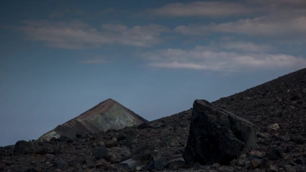 Ostrov Vulcano Konstantní Sirné Výpary Přichází Skrze Otvory Krátery Sicílie — Stock video