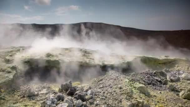 Isla Vulcano Tiene Vapores Sulfurosos Constantes Que Surgen Través Respiraderos — Vídeos de Stock