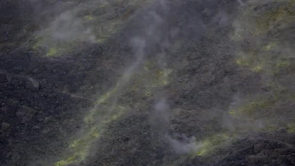 Ostrov Vulcano Konstantní Sirné Výpary Přichází Skrze Otvory Krátery Sicílie — Stock video