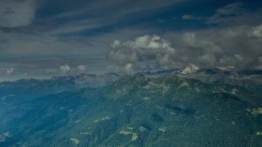 İtalyan Alpleri'nde şaşırtıcı dolomites dağlarının Timelapse