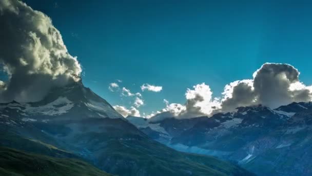 Timelapse Matterhorn Montañas Circundantes Los Alpes Suizos Con Formaciones Nubes — Vídeos de Stock