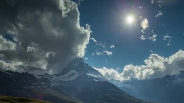 Timelapse Matterhorn Montañas Circundantes Los Alpes Suizos Con Formaciones Nubes — Vídeos de Stock