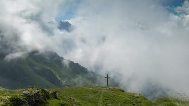 Lasso Tempo Nel Verbier Delle Alpi Svizzere Con Nebbia Nebbia — Video Stock