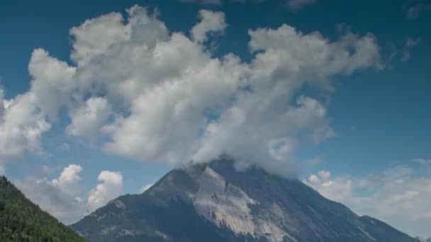 韦尔比耶的绿色山脉和山谷 瑞士阿尔卑斯山 — 图库视频影像