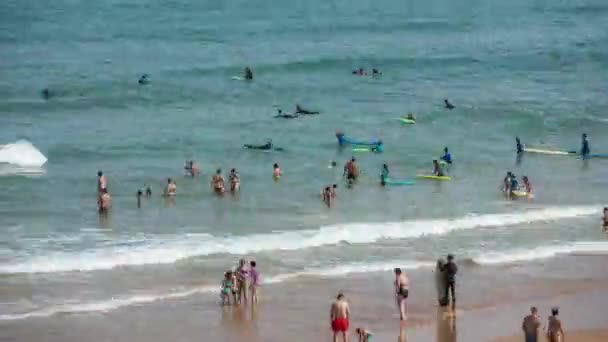 Galicia España Agosto 2018 Timelapse Crowded Beach Galicia Norhtern Spain — Vídeos de Stock