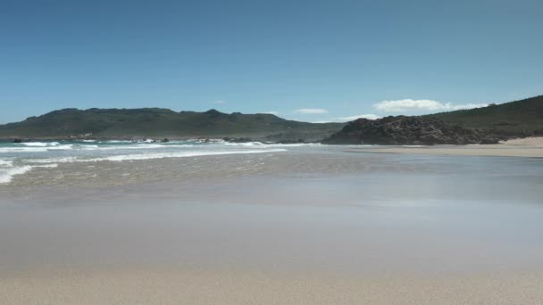 Пляж Мбаппе Педро Побережье Коста Морте Галисии Испании — стоковое видео