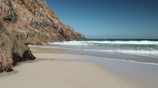 コスタ モルテ ガリシア沖のスペインでの美しい ペドロサ ビーチ — ストック動画