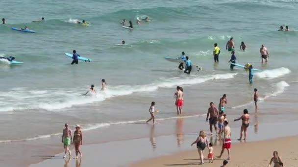 Galicia España Agosto 2018 Personas Playa Galicia Noreste España — Vídeos de Stock