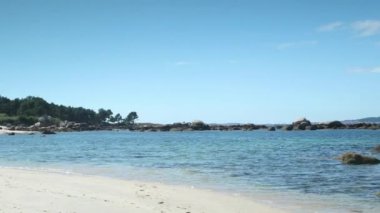 mexilloeira bulunan Galiçya İspanya kıyısında bir yaz gününde üzerinde güzel Plajı
