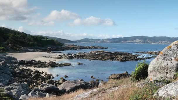 Prachtige Rotsachtige Strand Playa Lagos Kust Van Galicië Spanje — Stockvideo