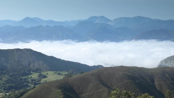 Morgon Ovan Molnen Picos Europa Asturia Spanien — Stockvideo