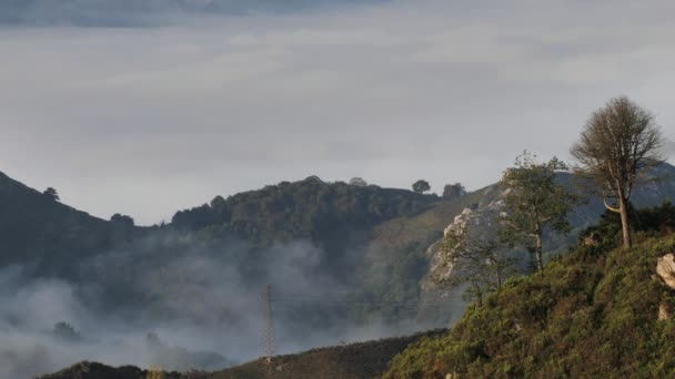 Morgon Ovan Molnen Picos Europa Asturia Spanien — Stockvideo