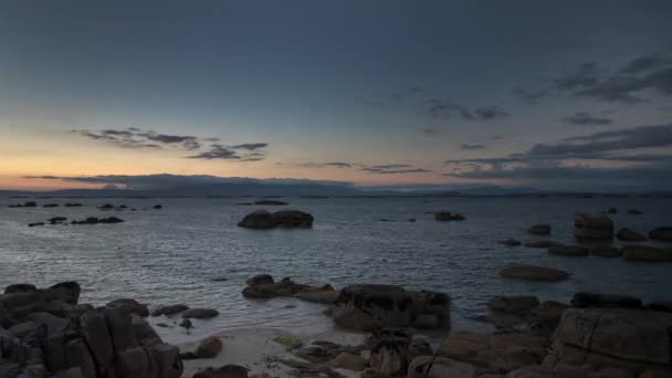 Hermosa Playa Mexilloeira Galicia Costa España Durante Atardecer — Vídeos de Stock