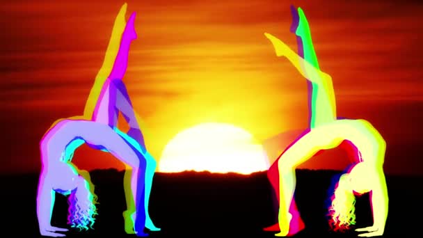 女性做瑜伽与美丽的夕阳背景 — 图库视频影像