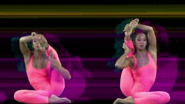 Jonge Vrouw Doen Yoga Oefeningen Zwarte Achtergrond Met Glitch Effect — Stockvideo