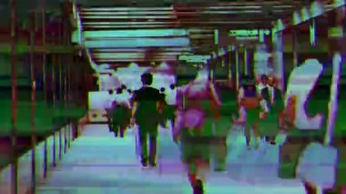 Tokyo, Japonya - 03 Ağustos 2018: Kalabalık insan Tokyo yeraltı ve metro sistemi