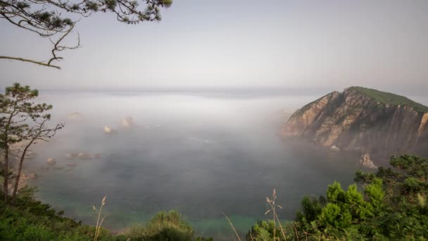 Verborgen Strand Onderaan Van Kliffen Playa Del Silencio Asturias Spanje — Stockvideo