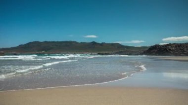 Timelapse dalgaların güzel Pedrosa beach, Galiçya, İspanya