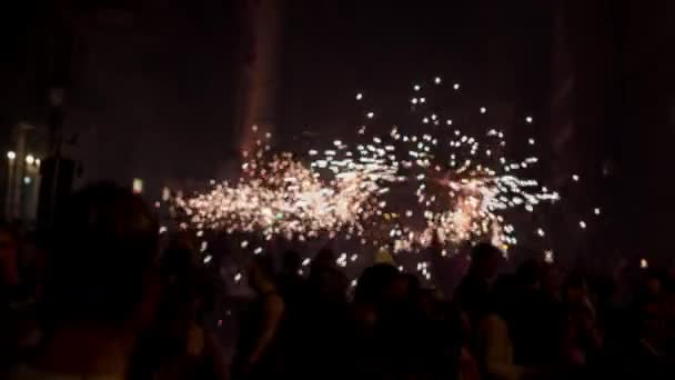 Барселона Испания Сентября 2018 Года Толпа Улице Фестиваля Огня Correfoc — стоковое видео