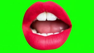 Yeşil arka planda hareketli kadın kırmızı dudaklar