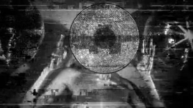 Kadının kafasına kristal vinil kaydı ile dans gümüş boya