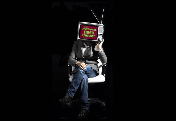 Televizyon Başında Akıllı Bir Adamı Bir Açıklama Var Ekranda Aşırı — Stok fotoğraf
