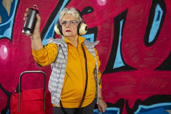 Awesome Rebel Grandma Graffiti Artist Urban Wall — 스톡 사진