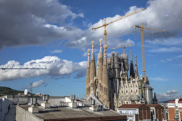Вид Собор Храм Святого Сімейства Будівлі Крани Барселона Іспанія — стокове фото
