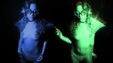 Güneş gözlüğü poz güzel seksi kadın