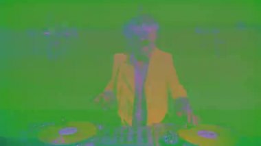 Disko topları karşı djing güneş gözlüğü Kıdemli kadın